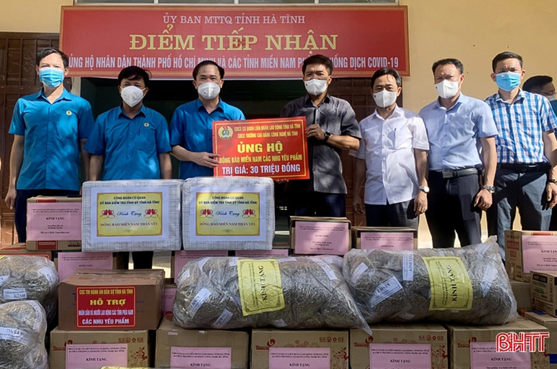Hà Tĩnh tiếp nhận hàng hóa các đơn vị ủng hộ đồng bào miền Nam