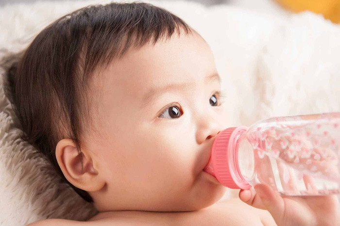 4 loại thực phẩm mẹ chớ cho bé ăn trước khi đi ngủ kẻo bé quấy khóc