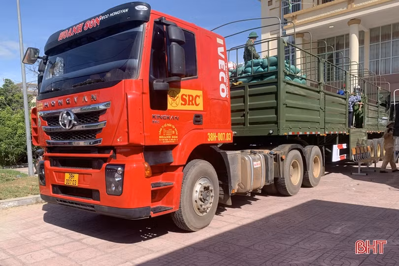 Hà Tĩnh tiếp nhận hàng hóa các đơn vị ủng hộ đồng bào miền Nam