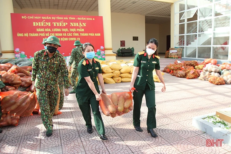 Lực lượng vũ trang Hà Tĩnh gửi 38 tấn nông sản vào miền Nam