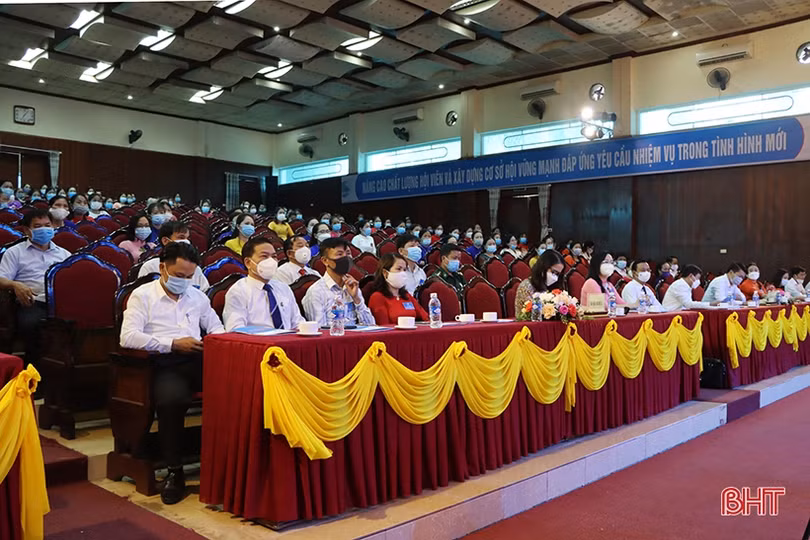 Bà Trần Thị Thanh Liên tái cử chức Chủ tịch Hội LHPN huyện Cẩm Xuyên