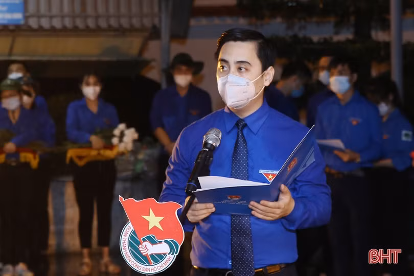 Thắp nến tri ân các anh hùng, liệt sỹ tại Ngã ba Đồng Lộc