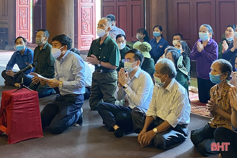 Xúc động lễ giỗ 10 nữ liệt sỹ thanh niên xung phong Ngã ba Đồng Lộc