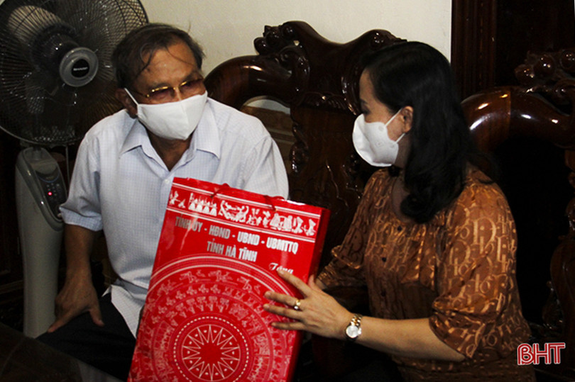 Lãnh đạo Hà Tĩnh thăm hỏi gia đình chính sách nhân ngày Thương binh - Liệt sỹ ảnh 5 Lãnh đạo Hà Tĩnh thăm hỏi gia đình chính sách nhân ngày Thương binh - Liệt sỹ