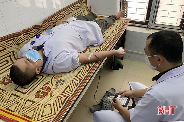 Cán bộ huyện Hương Sơn kịp thời hiến máu cứu người