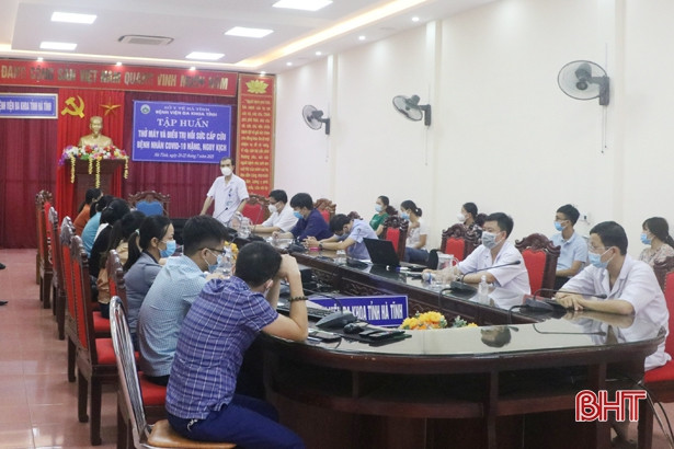 Bác sỹ, điều dưỡng Hà Tĩnh tham gia tập huấn hồi sức cấp cứu bệnh nhân COVID-19 nặng