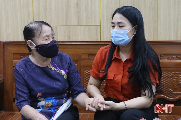 Hội LHPN Hà Tĩnh dâng hương địa chỉ đỏ, thăm hỏi gia đình chính sách