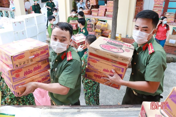 Nghi Xuân ủng hộ đồng bào miền Nam 57 tấn hàng hoá