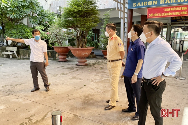 17h chiều nay, công dân làm thủ tục lên tàu tại Ga Sài Gòn để về Hà Tĩnh