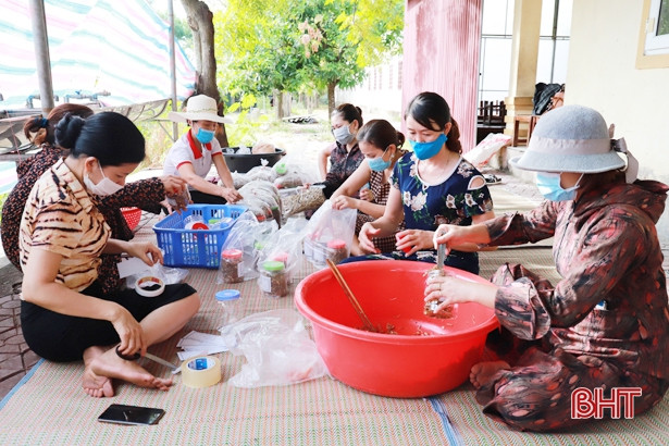 Giáo viên Nghi Xuân gửi 1.000 phần quà cho đồng bào miền Nam