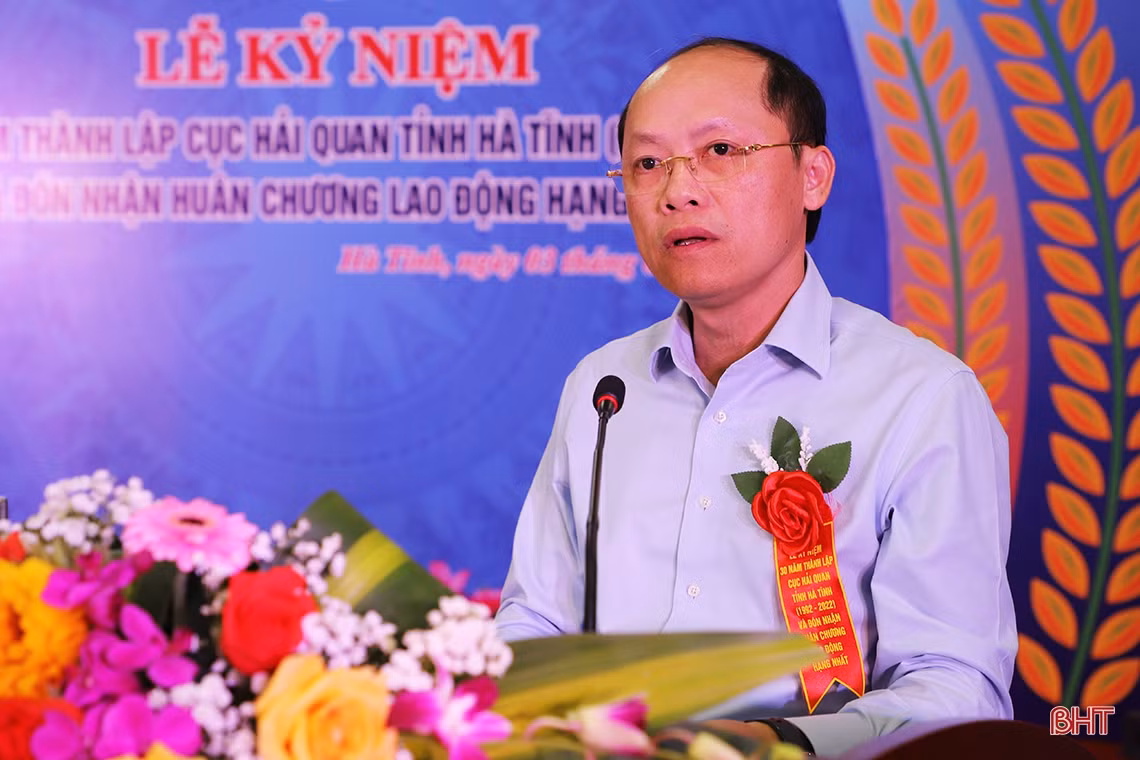 Cục Hải quan Hà Tĩnh đón nhận Huân chương Lao động hạng Nhất