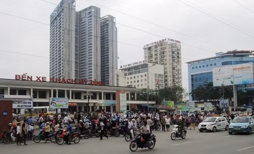 Nhiều doanh nghiệp vận tải tại Bến xe Mỹ Đình tăng giá vé trong dịp nghỉ lễ 30/4 và 1/5. Nhiều doanh nghiệp vận tải tại Bến xe Mỹ Đình tăng giá vé trong dịp nghỉ lễ 30/4 và 1/5.