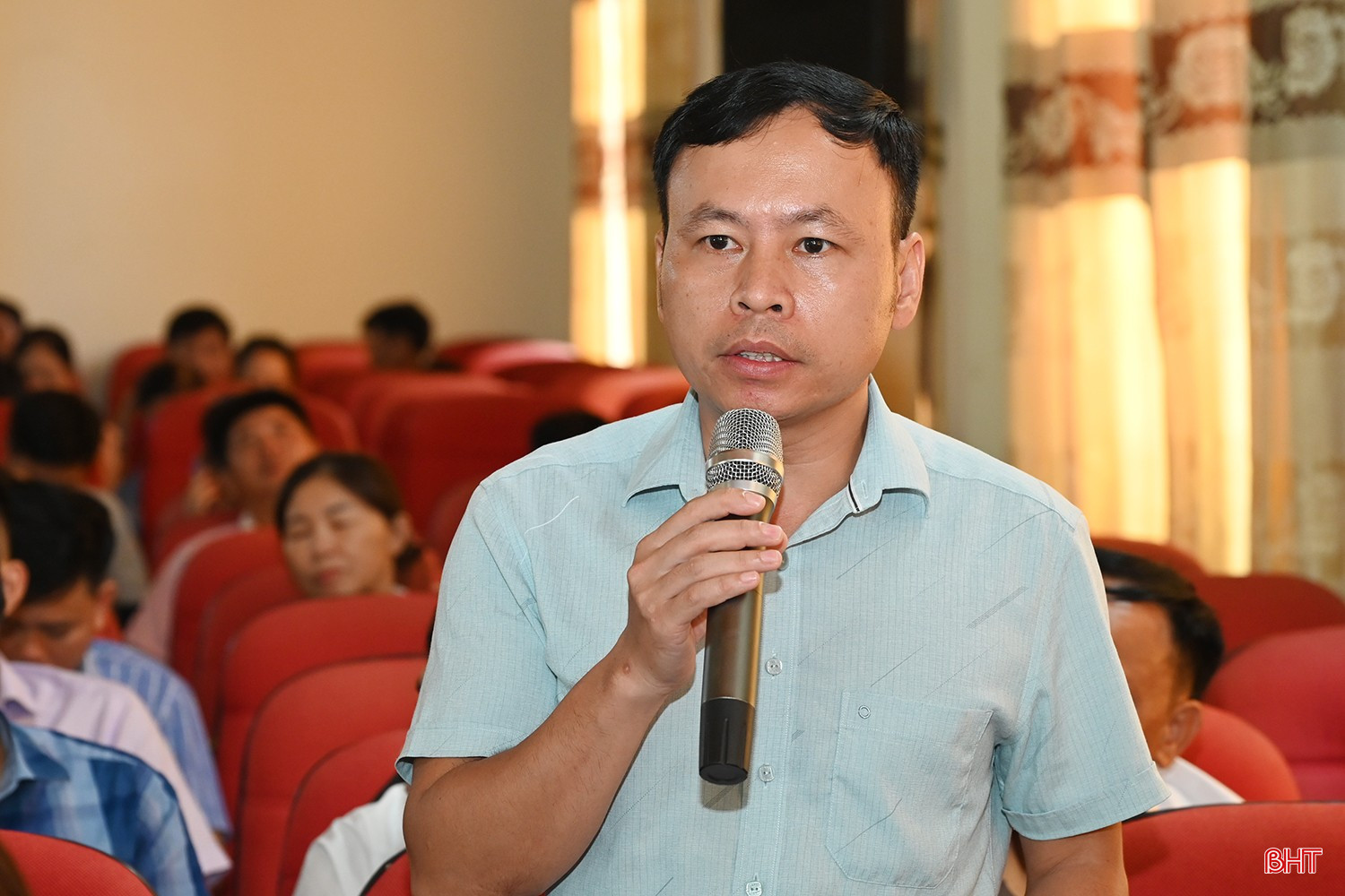 Cử tri Nguyễn Tuấn Anh (xã Hương Xuân) đề nghị xem xét chuyển diện tích đất trồng cây cao su kém hiệu quả về cho cấp xã quản lý.