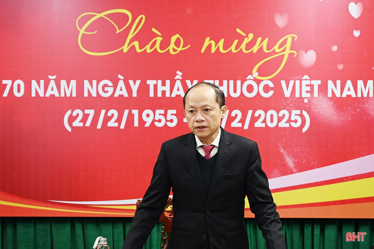 Phó Chủ tịch Thường trực UBND tỉnh Nguyễn Hồng Lĩnh gửi lời cảm ơn, tri ân và lời chúc mừng tốt đẹp nhất đến đội ngũ y, bác sỹ và những người đang hoạt động trong lĩnh vực y tế.