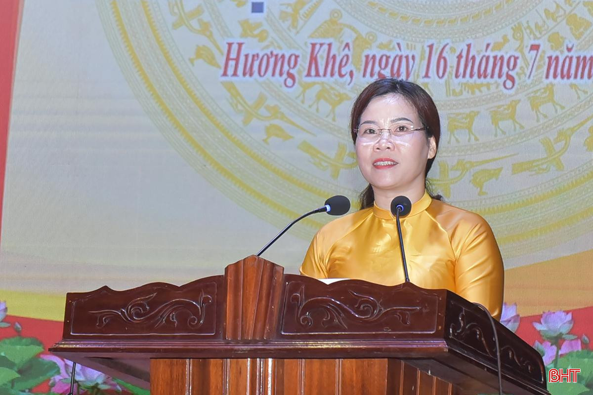 Phó Bí thư Thường trực Huyện ủy Từ Thị Hòa đánh giá hội thi.