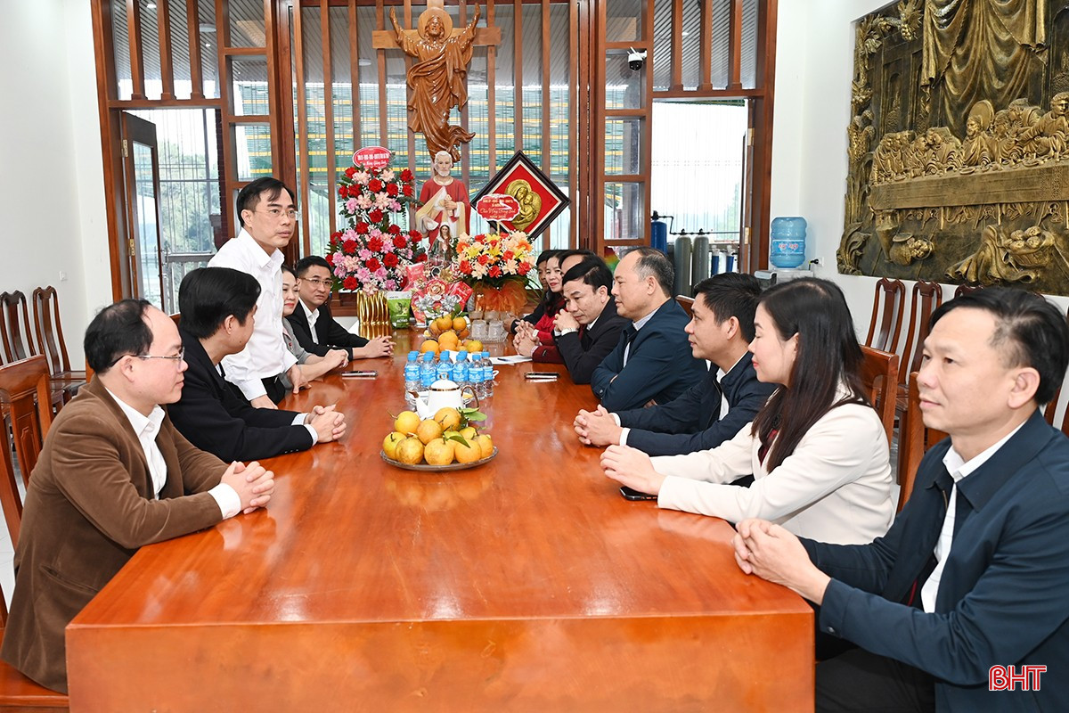 Phó Giám đốc Sở Nội vụ Mai Trường Sinh mong toàn thể đồng bào công giáo tiếp tục phát huy tinh thần đoàn kết, cùng xây dựng quê hương ngày càng phát triển.