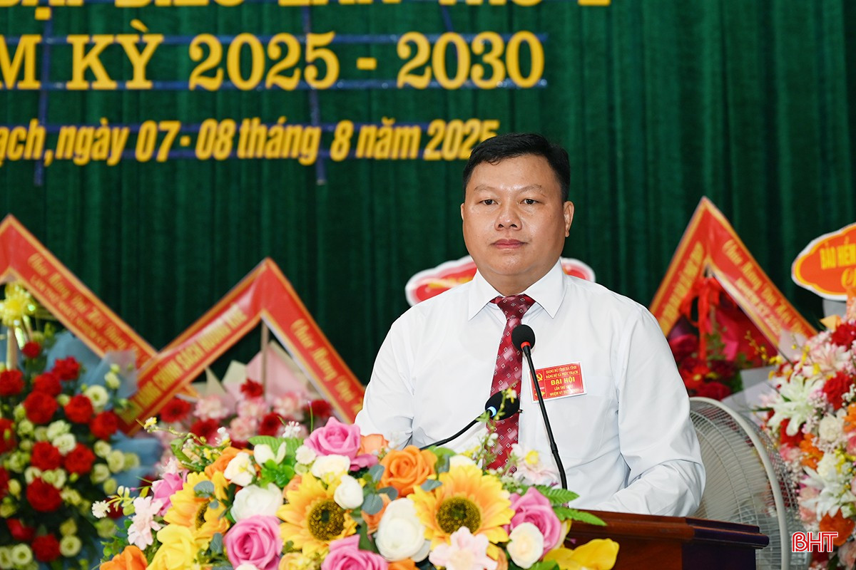 Bí thư Đảng ủy, Chủ tịch HĐND xã Phúc Trạch Hoàng Quốc Nhã khai mạc phiên chính thức đại hội.