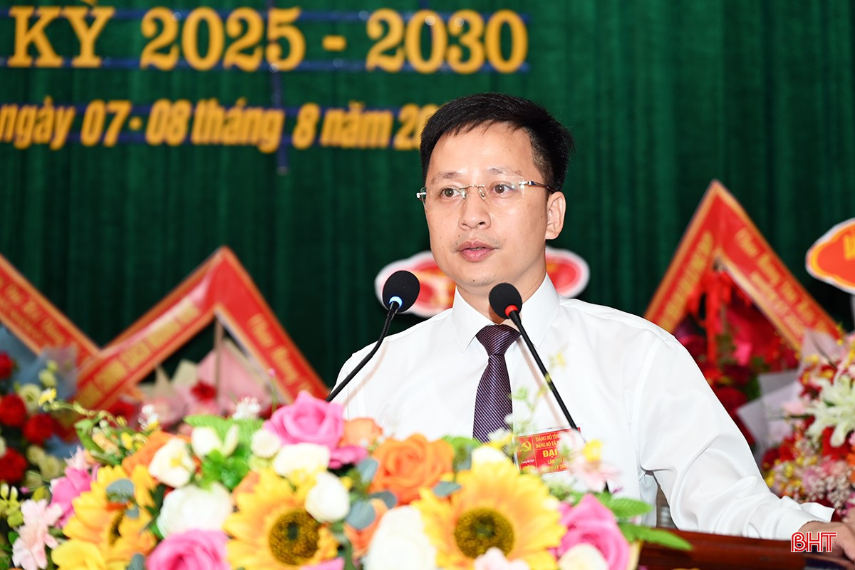 Chủ tịch UBND xã Dương Ngọc Hoàng báo cáo tổng hợp, tiếp thu, giải trình các ý kiến góp ý vào văn kiện trình đại hội đảng bộ cấp trên.
