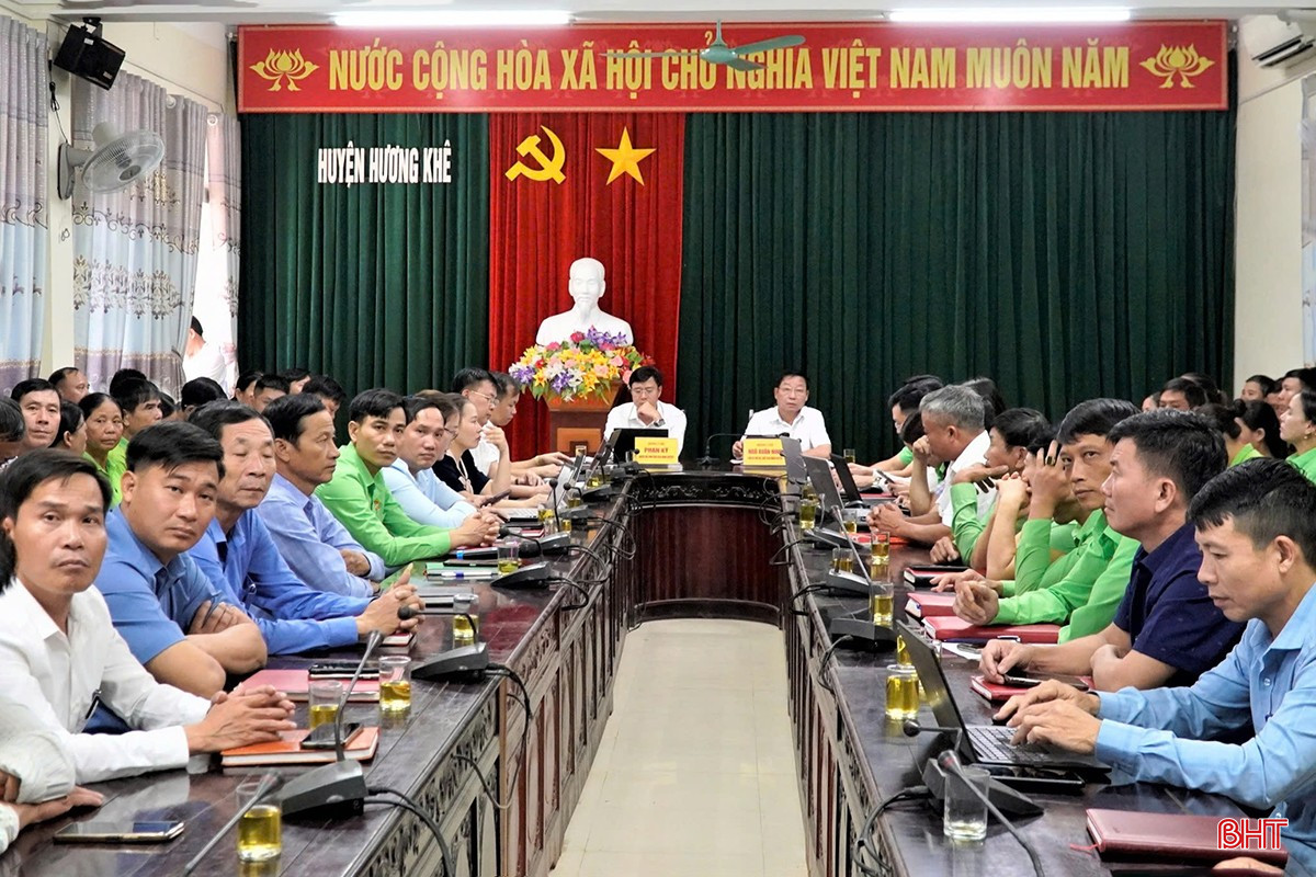 Hội nghị được tổ chức trực tuyến đến điểm cầu UBND các huyện, thị xã trên địa bàn (Trong ảnh: Điểm cầu huyện Hương Khê).