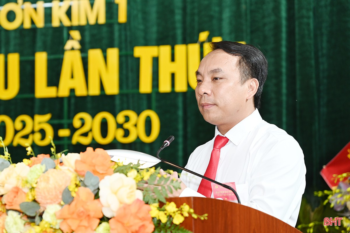 Chủ tịch UBND xã Sơn Kim 1 Phạm Anh Hào khai mạc đại hội.