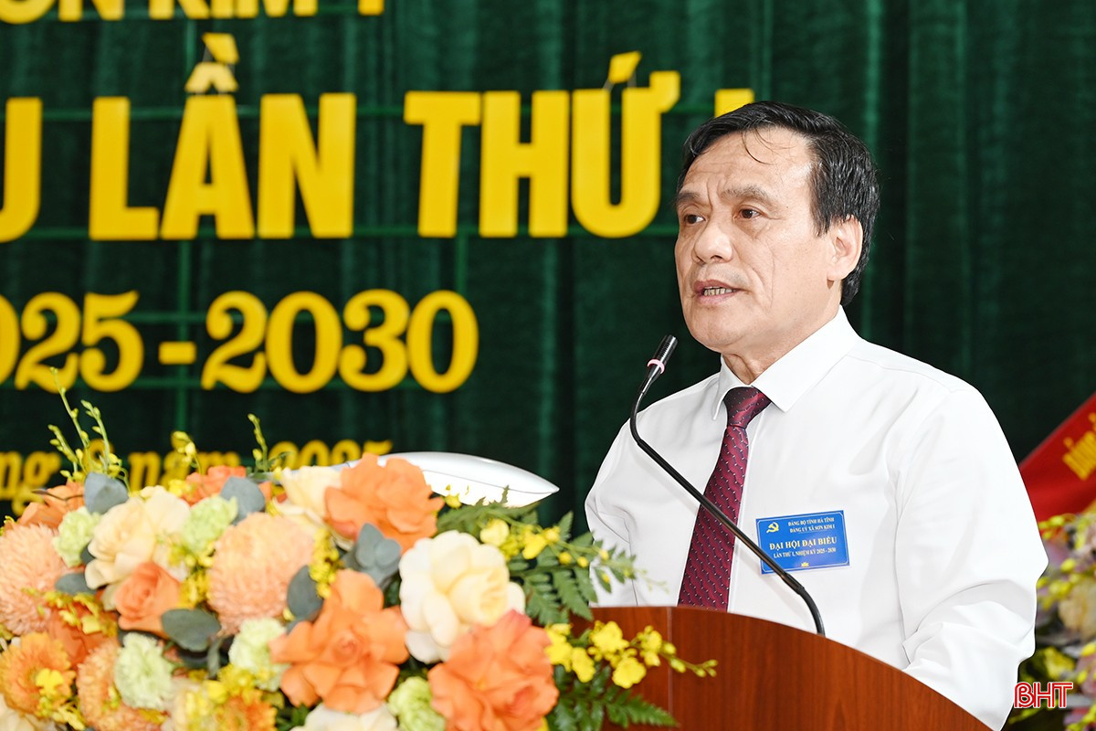 Hiệu trưởng Trường Chính trị Trần Phú Nguyễn Trọng Tứ phát biểu chỉ đạo đại hội.