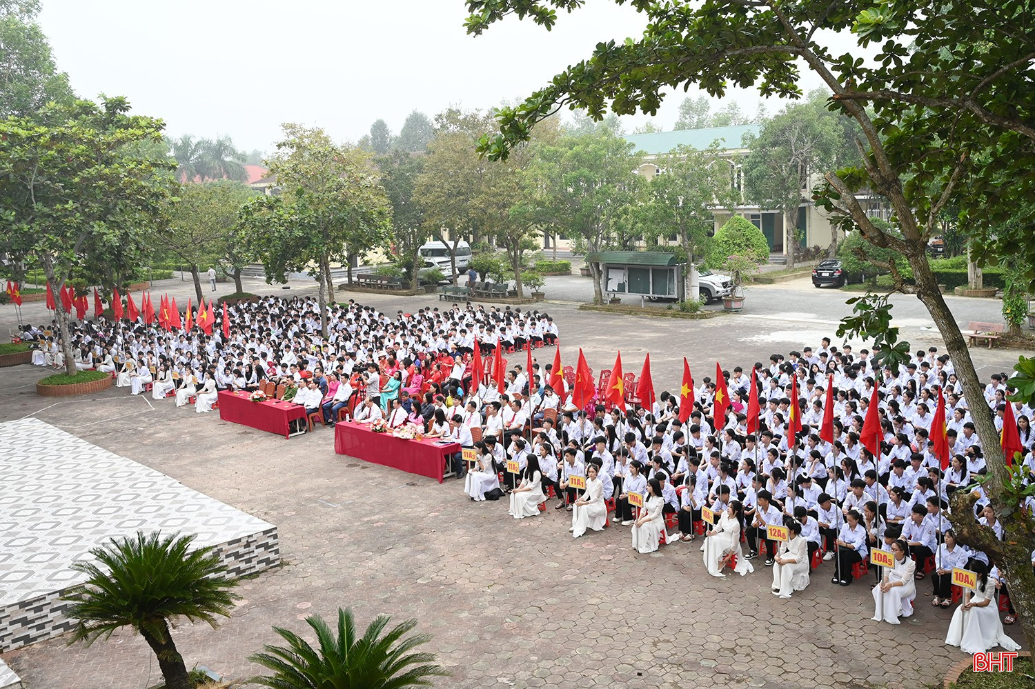 Trường THPT Hàm Nghi (xã Hương Bình) tổ chức lễ kỷ niệm 80 năm truyền thống ngành giáo dục và khai giảng năm học 2025-2026.