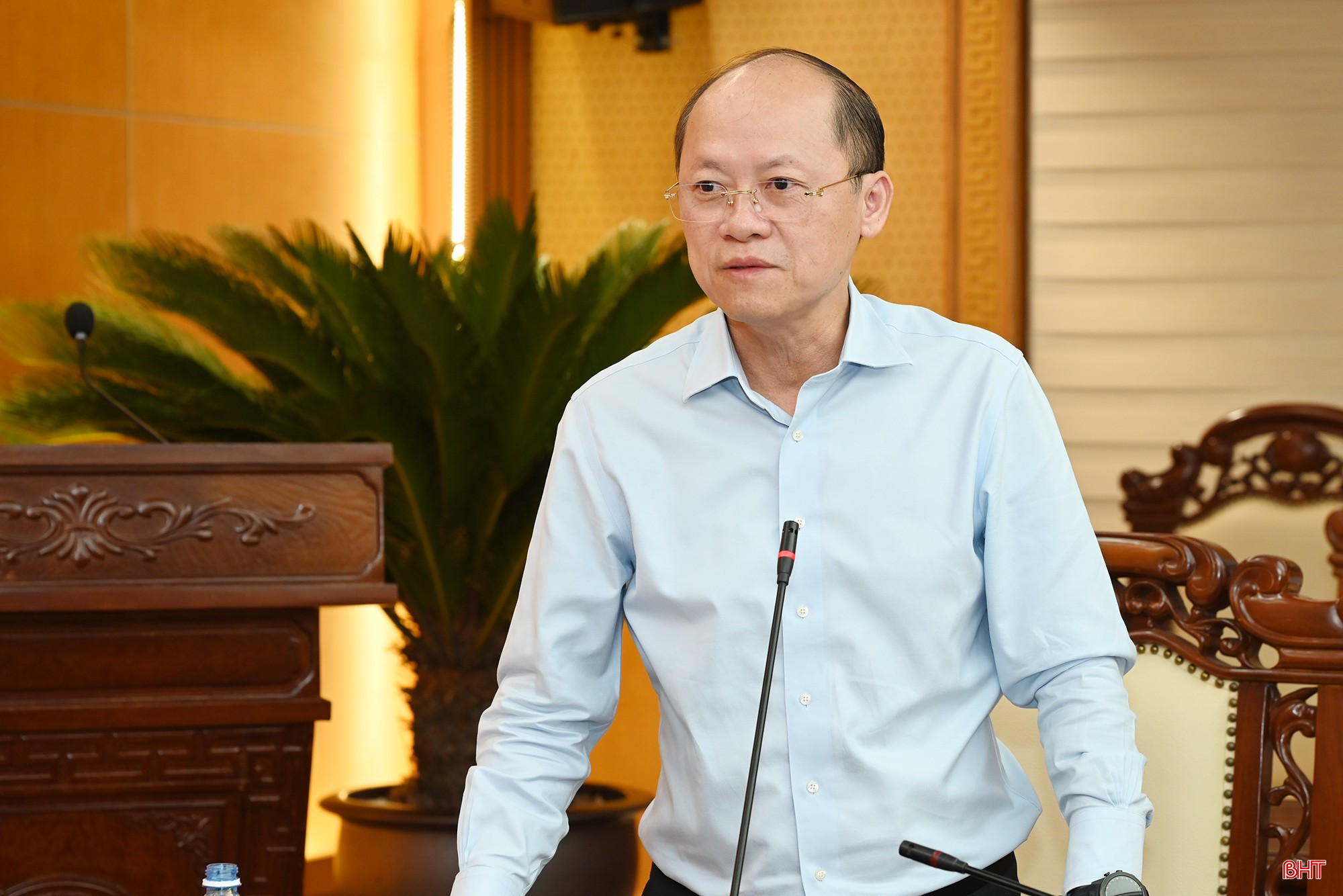Phó Bí thư Thường trực Tỉnh ủy Nguyễn Hồng Lĩnh phát biểu tại hội nghị.