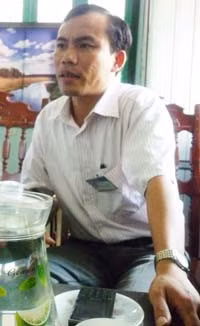 Ông Đặng Quốc Hà: “Trách nhiệm một phần thuộc về chúng tôi. Tuy nhiên, đầu năm học quá bận bịu, nhiều giáo viên ốm đau, bệnh tật… nên gặp khó khăn trong công tác luân chuyển”.