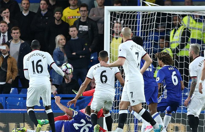 Chelsea thắng nghẹt thở dưới cơn mưa gôn ảnh 1 chelsea thang nghet tho duoi con mua gon