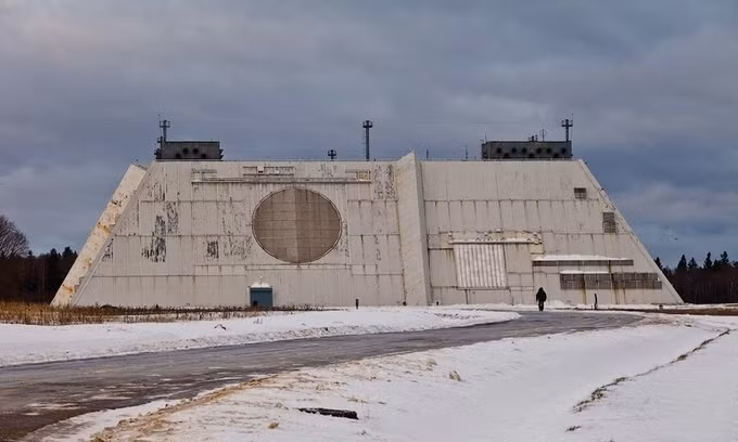 dan radar nga co the phat hien qua bong kim loai tu 2 000 km