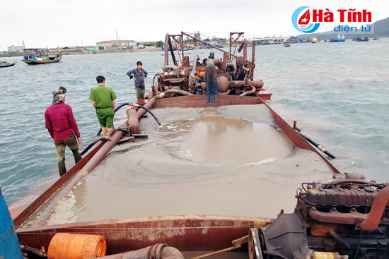 bat giu xa lan khai thac cat trai phep tren song ngan sau