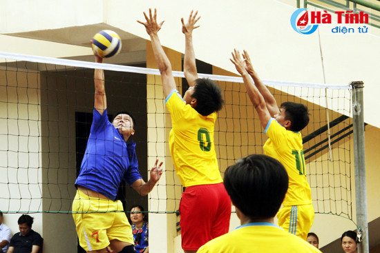 giao luu bong chuyen mung ky niem ngay kh cn viet nam