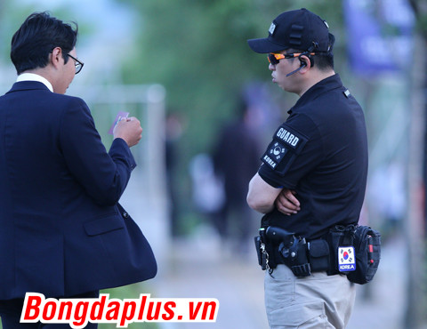 canh sat han quoc duoc trang bi sung bao ve u20 viet nam