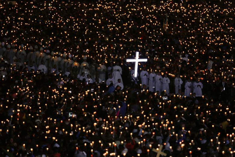 doi quan ky ma tung buoc tren duong pho paris vao top anh tuan