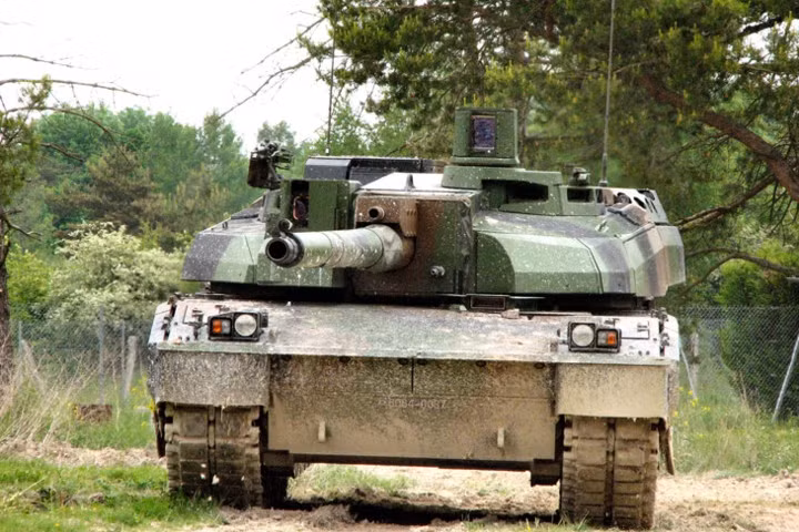 suc manh xe tang chu luc cua quan doi phap amx56 leclerc