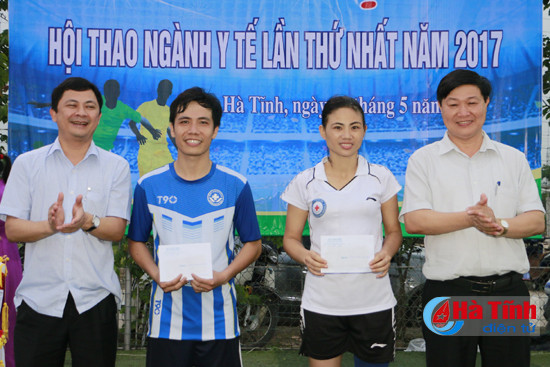 y te du phong ha tinh bvdk loc ha vo dich giai bong da mini nganh y te