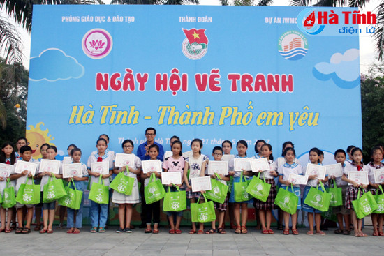 320 hoc sinh thi ve tranh ha tinh thanh pho em yeu