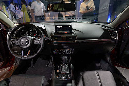 mazda3 2017 chao san choi viet voi gia tu 690 trieu dong