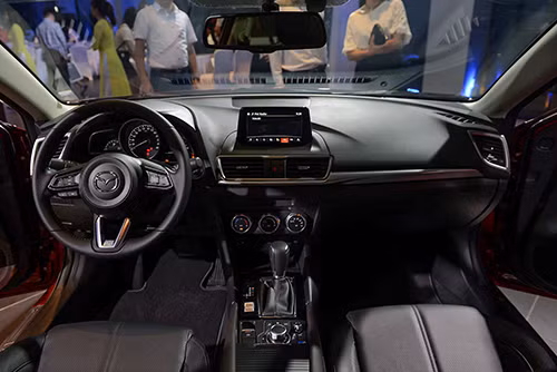 mazda3 2017 chao san choi viet voi gia tu 690 trieu dong