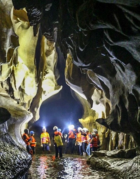 to da nhu da hang chuc nghin nam trong hang son doong cua ba be