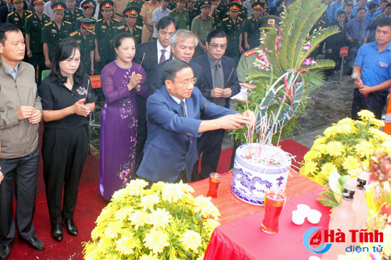 trang nghiem le an tang 12 hai cot liet sy va chuyen gia hy sinh tai lao
