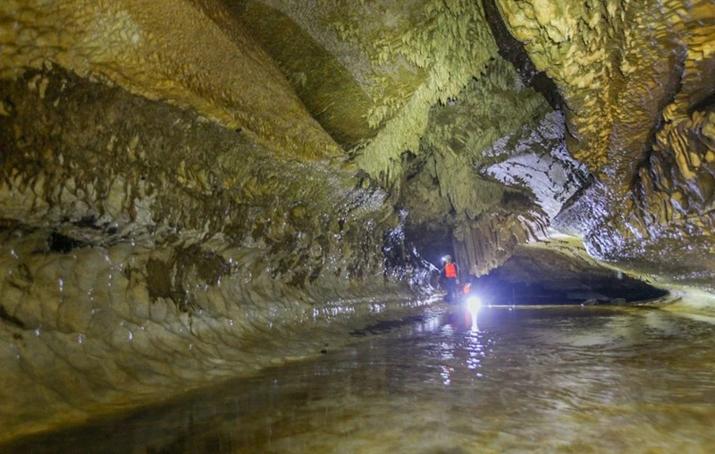 to da nhu da hang chuc nghin nam trong hang son doong cua ba be