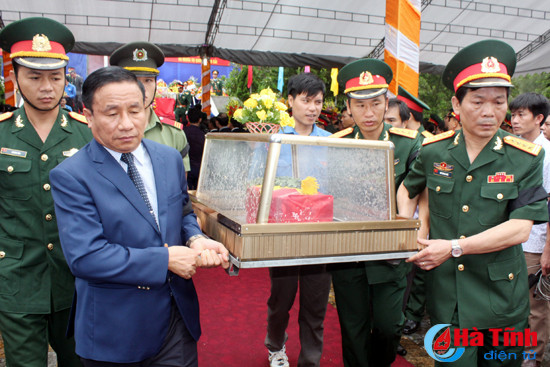 trang nghiem le an tang 12 hai cot liet sy va chuyen gia hy sinh tai lao
