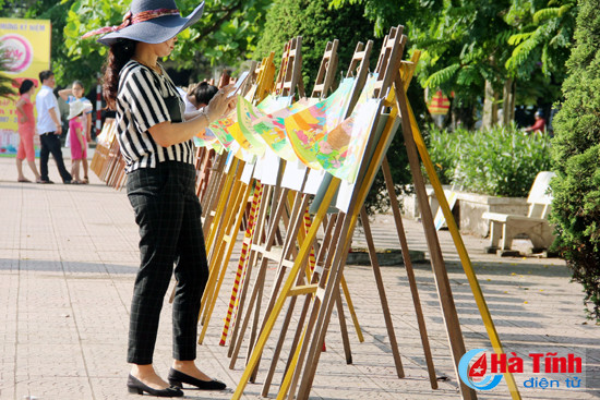 320 hoc sinh thi ve tranh ha tinh thanh pho em yeu