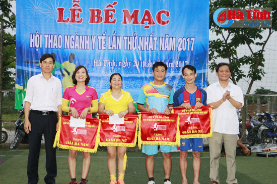 y te du phong ha tinh bvdk loc ha vo dich giai bong da mini nganh y te