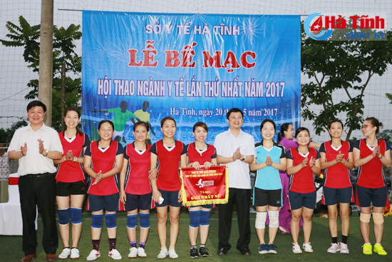 y te du phong ha tinh bvdk loc ha vo dich giai bong da mini nganh y te
