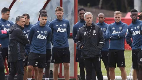 thua ajax mourinho se la chuyen gia that bai