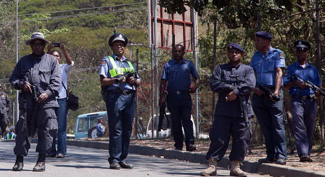 Cảnh sát Papua New Guinea - Ảnh: AFP tu nhan papua new guinea vuot nguc 17 nguoi bi ban chet