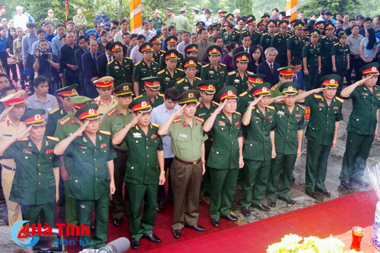 trang nghiem le an tang 12 hai cot liet sy va chuyen gia hy sinh tai lao