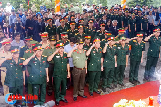 trang nghiem le an tang 12 hai cot liet sy va chuyen gia hy sinh tai lao